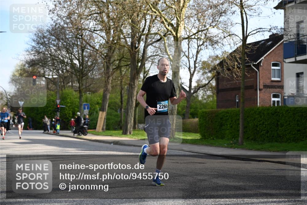 12.04.2026 - 45. Internationalen Wilhelmsburger Insellauf J. Mangold http://msf.ph/oto/9455750 12.04.2026 10:28:04 Ziel 4651, 3562, 2265, 5473, 4163, 4214, 2022, 4068, 4294, 2851, 5452, 4995, 5833, 3904, 4994, 4831, 4831, 3141, 4883, 2979, 3585, 4154, 3473 meine-sportfotos.de