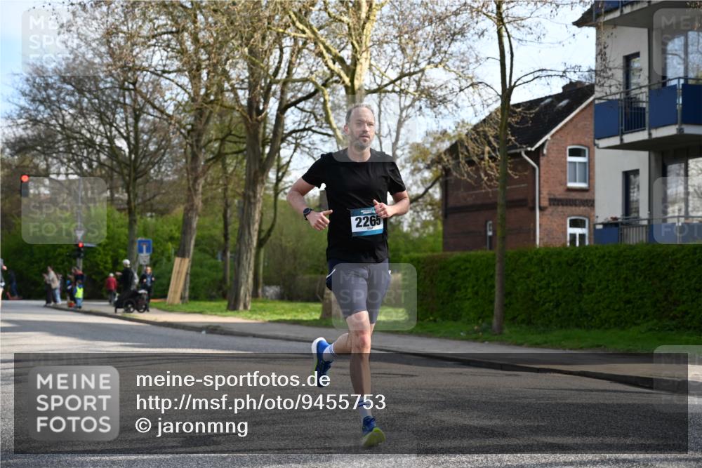 12.04.2026 - 45. Internationalen Wilhelmsburger Insellauf J. Mangold http://msf.ph/oto/9455753 12.04.2026 10:28:04 Ziel 4651, 3562, 2265, 5473, 4163, 4214, 2022, 4068, 4294, 2851, 5452, 4995, 5833, 3904, 4994, 4831, 4831, 3141, 4883, 2979, 3585, 4154, 3473 meine-sportfotos.de