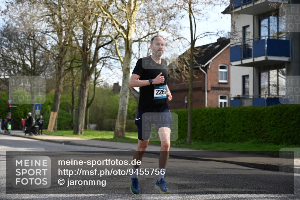 12.04.2026 - 45. Internationalen Wilhelmsburger Insellauf J. Mangold http://msf.ph/oto/9455756 12.04.2026 10:28:04 Ziel 4651, 3562, 2265, 5473, 4163, 4214, 2022, 4068, 4294, 2851, 5452, 4995, 5833, 3904, 4994, 4831, 4831, 3141, 4883, 2979, 3585, 4154, 3473 meine-sportfotos.de