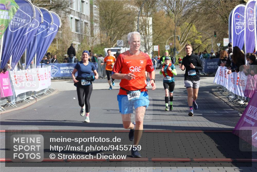 12.04.2026 - 45. Internationalen Wilhelmsburger Insellauf Strokosch-Dieckow http://msf.ph/oto/9455759 12.04.2026 10:44:51 Ziel 3662, 2911, 4934, 2940 meine-sportfotos.de