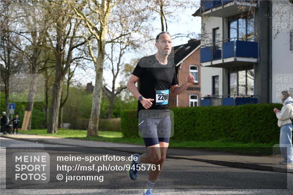 12.04.2026 - 45. Internationalen Wilhelmsburger Insellauf J. Mangold http://msf.ph/oto/9455761 12.04.2026 10:28:04 Ziel 4651, 3562, 2265, 5473, 4163, 4214, 2022, 4068, 4294, 2851, 5452, 4995, 5833, 3904, 4994, 4831, 4831, 3141, 4883, 2979, 3585, 4154, 3473 meine-sportfotos.de