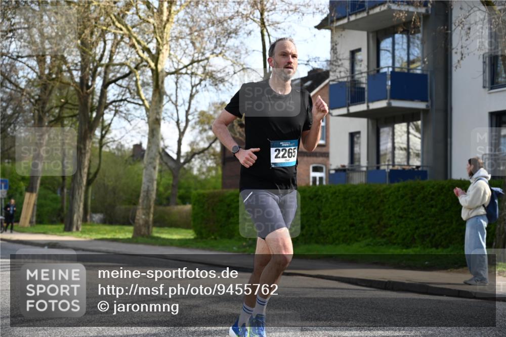 12.04.2026 - 45. Internationalen Wilhelmsburger Insellauf J. Mangold http://msf.ph/oto/9455762 12.04.2026 10:28:04 Ziel 4651, 3562, 2265, 5473, 4163, 4214, 2022, 4068, 4294, 2851, 5452, 4995, 5833, 3904, 4994, 4831, 4831, 3141, 4883, 2979, 3585, 4154, 3473 meine-sportfotos.de