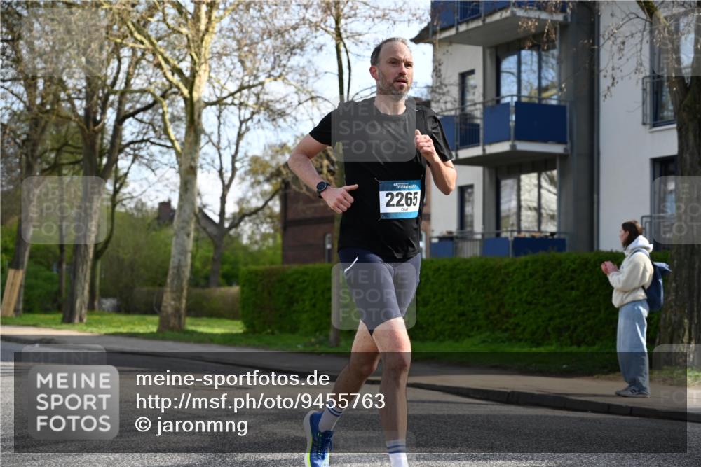12.04.2026 - 45. Internationalen Wilhelmsburger Insellauf J. Mangold http://msf.ph/oto/9455763 12.04.2026 10:28:04 Ziel 4651, 3562, 2265, 5473, 4163, 4214, 2022, 4068, 4294, 2851, 5452, 4995, 5833, 3904, 4994, 4831, 4831, 3141, 4883, 2979, 3585, 4154, 3473 meine-sportfotos.de
