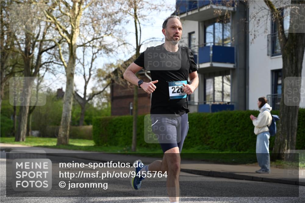 12.04.2026 - 45. Internationalen Wilhelmsburger Insellauf J. Mangold http://msf.ph/oto/9455764 12.04.2026 10:28:05 Ziel 4651, 3562, 2265, 5473, 4163, 4214, 2022, 4068, 4294, 2851, 5452, 4995, 5833, 3904, 4994, 4831, 3141, 4883, 2979, 3585, 4154, 3473 meine-sportfotos.de
