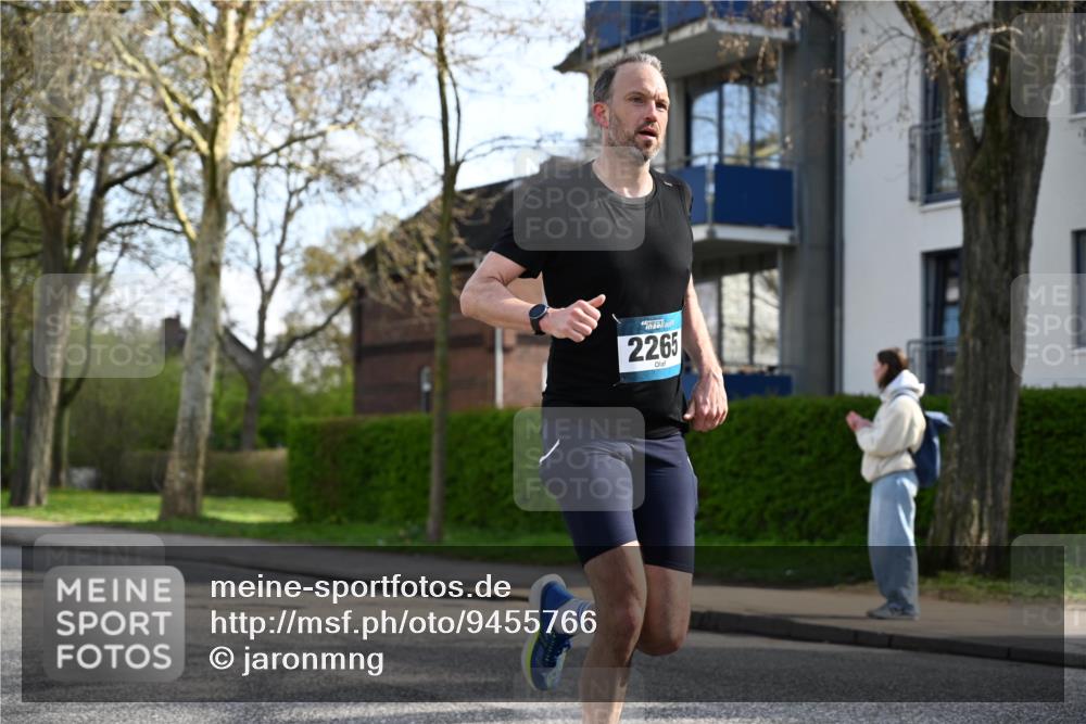 12.04.2026 - 45. Internationalen Wilhelmsburger Insellauf J. Mangold http://msf.ph/oto/9455766 12.04.2026 10:28:05 Ziel 4651, 3562, 2265, 5473, 4163, 4214, 2022, 4068, 4294, 2851, 5452, 4995, 5833, 3904, 4994, 4831, 3141, 4883, 2979, 3585, 4154, 3473 meine-sportfotos.de