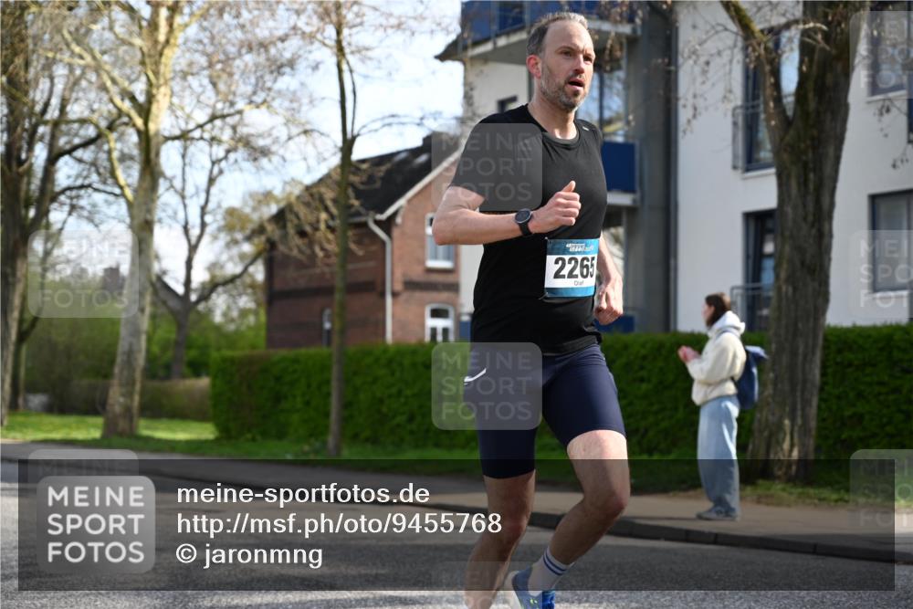 12.04.2026 - 45. Internationalen Wilhelmsburger Insellauf J. Mangold http://msf.ph/oto/9455768 12.04.2026 10:28:05 Ziel 4651, 3562, 2265, 5473, 4163, 4214, 2022, 4068, 4294, 2851, 5452, 4995, 5833, 3904, 4994, 4831, 3141, 4883, 2979, 3585, 4154, 3473 meine-sportfotos.de