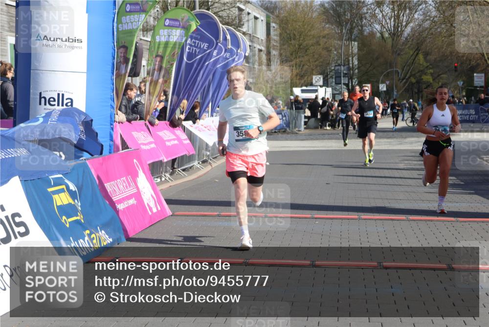 12.04.2026 - 45. Internationalen Wilhelmsburger Insellauf Strokosch-Dieckow http://msf.ph/oto/9455777 12.04.2026 10:31:50 Ziel 3584, 3619 meine-sportfotos.de