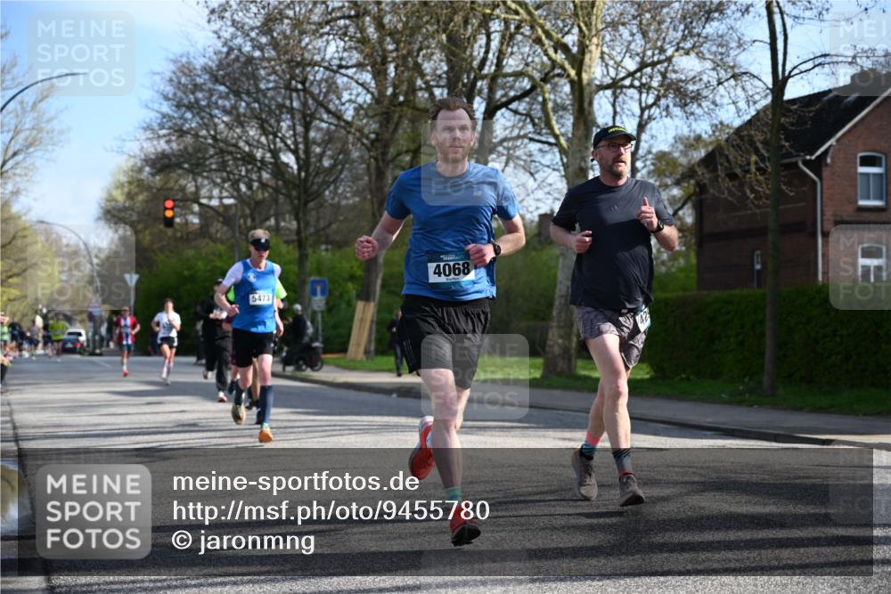 12.04.2026 - 45. Internationalen Wilhelmsburger Insellauf J. Mangold http://msf.ph/oto/9455780 12.04.2026 10:28:11 Ziel 3562, 2265, 5473, 4163, 4214, 2022, 4068, 4294, 2851, 5452, 4995, 5833, 3904, 4994, 4831, 3141, 4883, 2979, 3585, 4154, 3473, 4075, 4144 meine-sportfotos.de