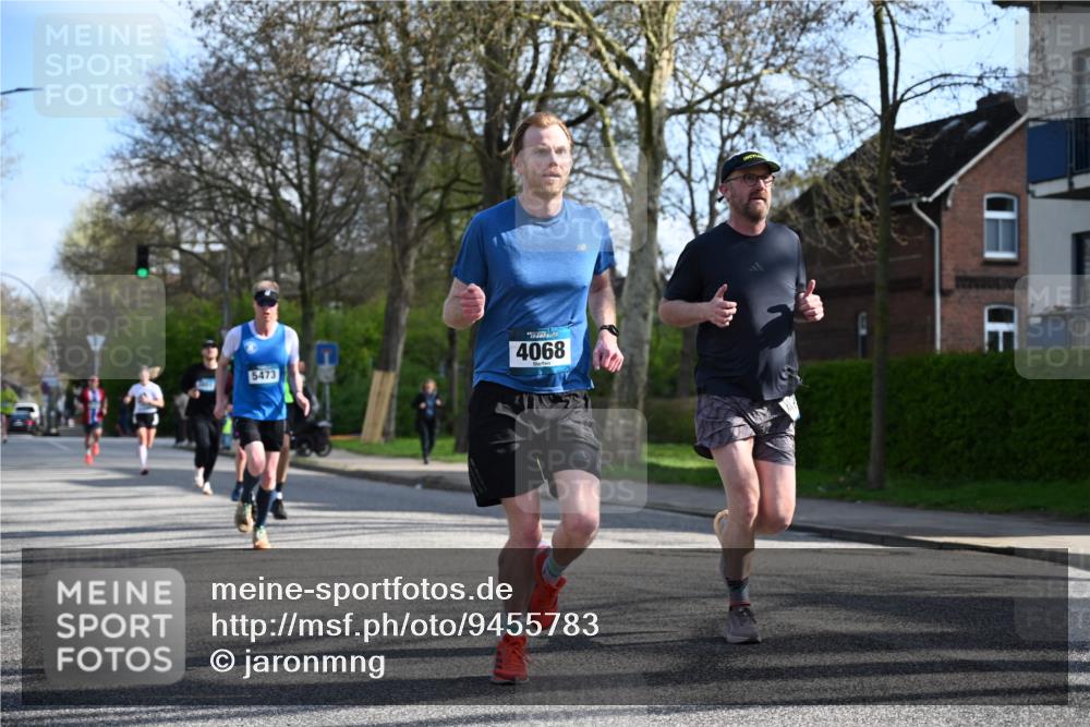 12.04.2026 - 45. Internationalen Wilhelmsburger Insellauf J. Mangold http://msf.ph/oto/9455783 12.04.2026 10:28:11 Ziel 3562, 2265, 5473, 4163, 4214, 2022, 4068, 4294, 2851, 5452, 4995, 5833, 3904, 4994, 4831, 3141, 4883, 2979, 3585, 4154, 3473, 4075, 4144 meine-sportfotos.de