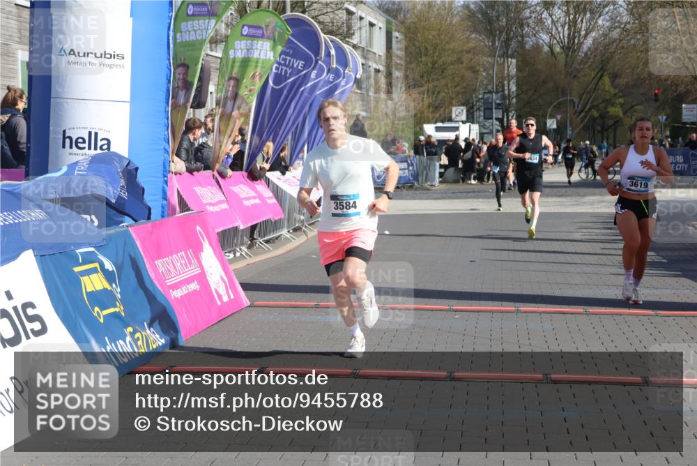12.04.2026 - 45. Internationalen Wilhelmsburger Insellauf Strokosch-Dieckow http://msf.ph/oto/9455788 12.04.2026 10:31:50 Ziel 3584, 3619 meine-sportfotos.de