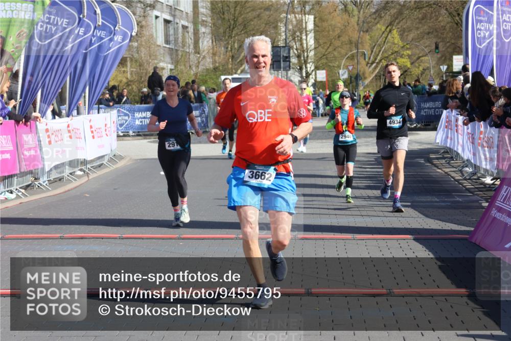 12.04.2026 - 45. Internationalen Wilhelmsburger Insellauf Strokosch-Dieckow http://msf.ph/oto/9455795 12.04.2026 10:44:51 Ziel 3662, 2911, 4934, 2940 meine-sportfotos.de