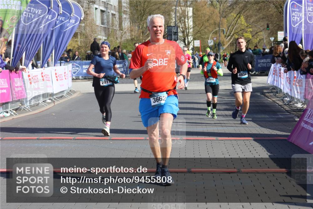 12.04.2026 - 45. Internationalen Wilhelmsburger Insellauf Strokosch-Dieckow http://msf.ph/oto/9455808 12.04.2026 10:44:51 Ziel 3662, 2911, 4934, 2940 meine-sportfotos.de