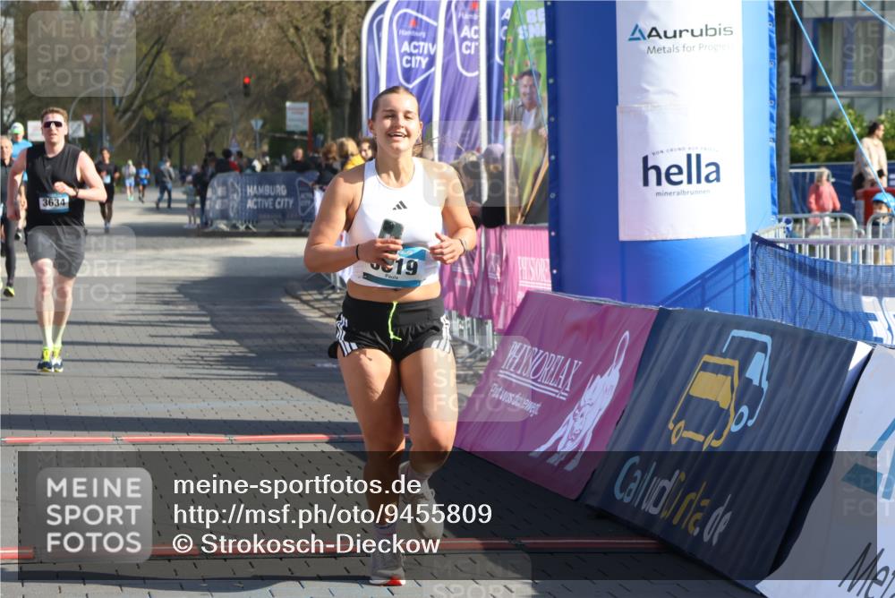 12.04.2026 - 45. Internationalen Wilhelmsburger Insellauf Strokosch-Dieckow http://msf.ph/oto/9455809 12.04.2026 10:31:52 Ziel 3584, 3619, 3634 meine-sportfotos.de