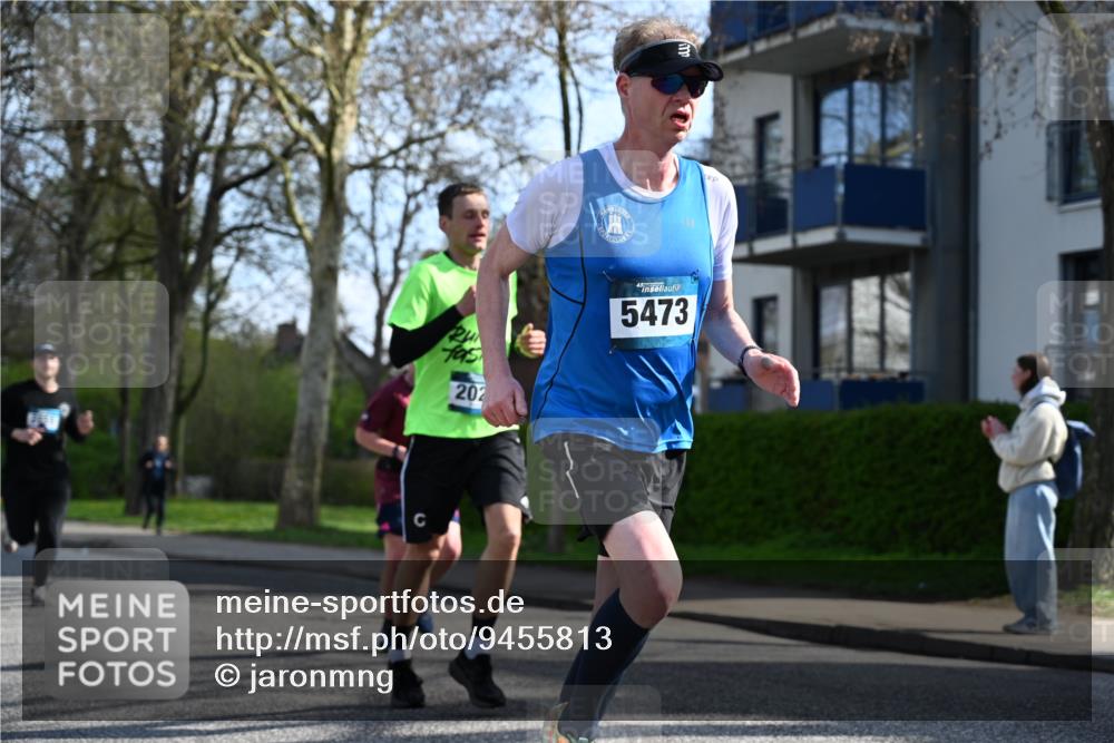 12.04.2026 - 45. Internationalen Wilhelmsburger Insellauf J. Mangold http://msf.ph/oto/9455813 12.04.2026 10:28:14 Ziel 2265, 5473, 4163, 4214, 2022, 4068, 4294, 2851, 5452, 4995, 5833, 3904, 4994, 4831, 3141, 4883, 2979, 3585, 4154, 4154, 3473, 4075, 4144 meine-sportfotos.de