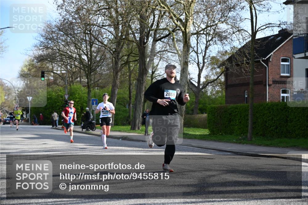 12.04.2026 - 45. Internationalen Wilhelmsburger Insellauf J. Mangold http://msf.ph/oto/9455815 12.04.2026 10:28:15 Ziel 2265, 5473, 4163, 4214, 2022, 4068, 4294, 2851, 5452, 4995, 5833, 3904, 4994, 4831, 3141, 4883, 2979, 3585, 4154, 3473, 3473, 4075, 4144 meine-sportfotos.de