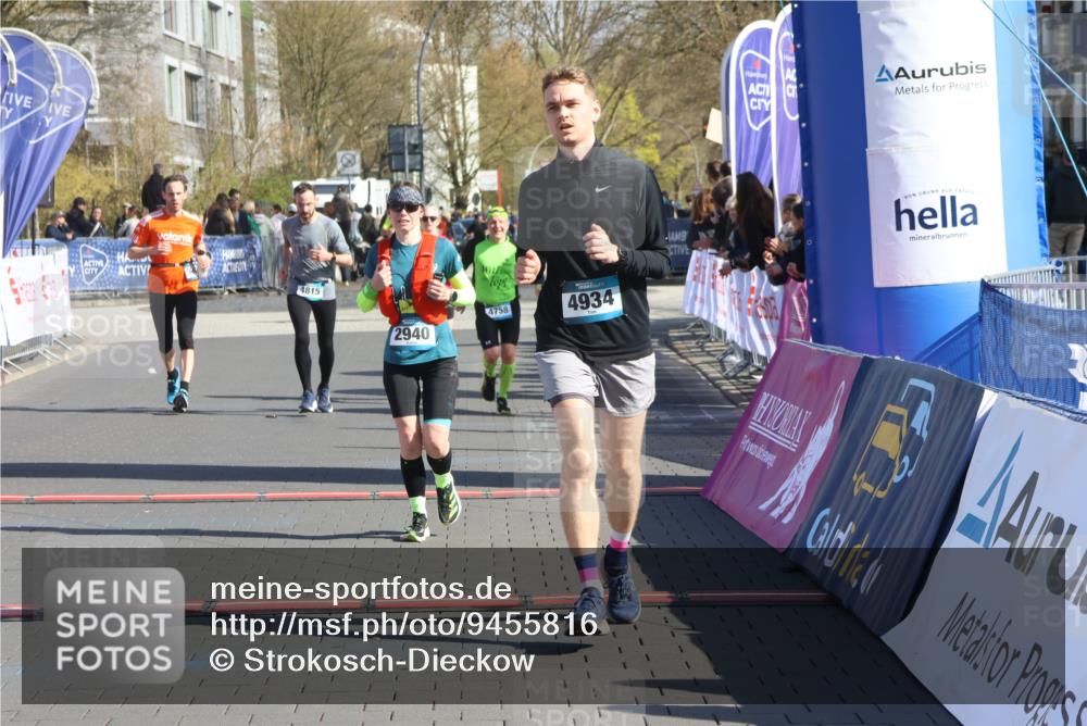 12.04.2026 - 45. Internationalen Wilhelmsburger Insellauf Strokosch-Dieckow http://msf.ph/oto/9455816 12.04.2026 10:44:54 Ziel 3662, 2911, 4934, 2940, 4815, 4758, 5009 meine-sportfotos.de