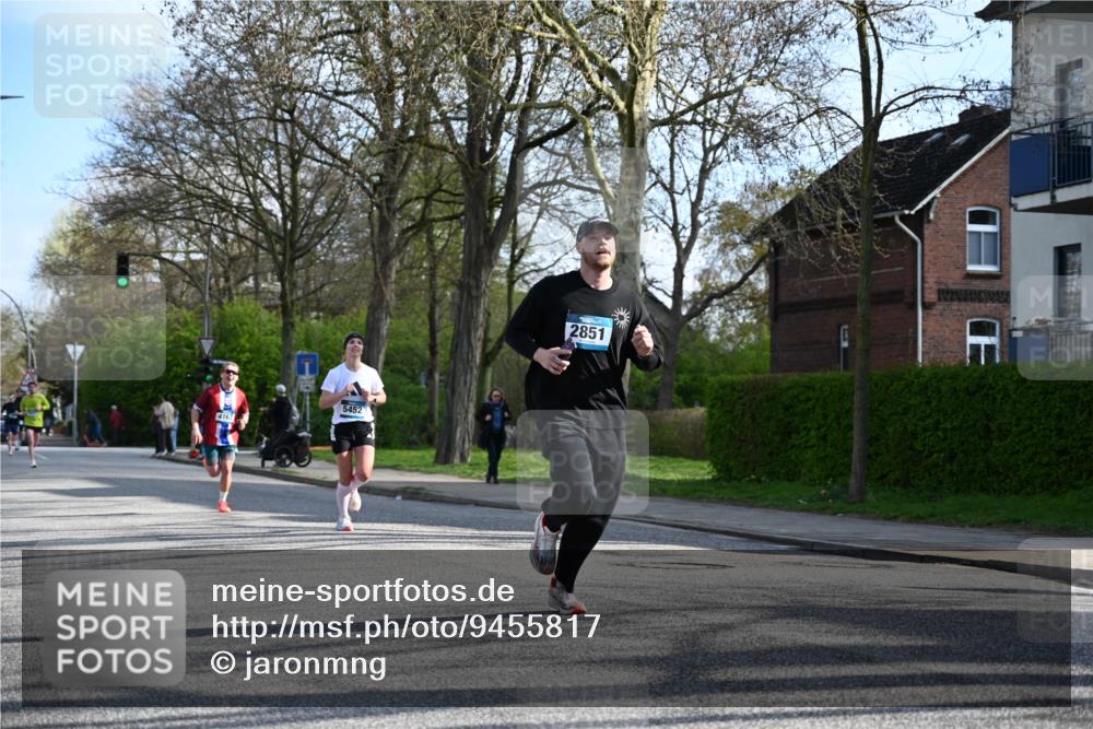 12.04.2026 - 45. Internationalen Wilhelmsburger Insellauf J. Mangold http://msf.ph/oto/9455817 12.04.2026 10:28:15 Ziel 2265, 5473, 4163, 4214, 2022, 4068, 4294, 2851, 5452, 4995, 5833, 3904, 4994, 4831, 3141, 4883, 2979, 3585, 4154, 3473, 3473, 4075, 4144 meine-sportfotos.de