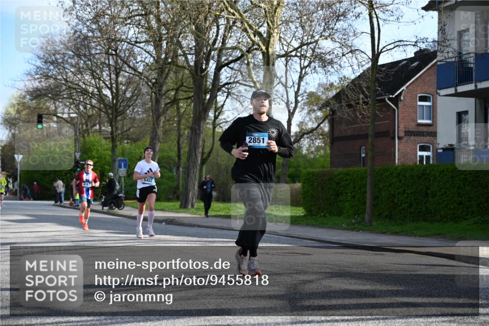 12.04.2026 - 45. Internationalen Wilhelmsburger Insellauf J. Mangold http://msf.ph/oto/9455818 12.04.2026 10:28:15 Ziel 2265, 5473, 4163, 4214, 2022, 4068, 4294, 2851, 5452, 4995, 5833, 3904, 4994, 4831, 3141, 4883, 2979, 3585, 4154, 3473, 3473, 4075, 4144 meine-sportfotos.de
