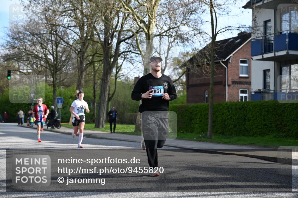 12.04.2026 - 45. Internationalen Wilhelmsburger Insellauf J. Mangold http://msf.ph/oto/9455820 12.04.2026 10:28:16 Ziel 2265, 5473, 4163, 4214, 2022, 4068, 4294, 2851, 5452, 4995, 5833, 3904, 4994, 4831, 4831, 3141, 4883, 2979, 3585, 4154, 3473, 4075, 4144, 5316 meine-sportfotos.de