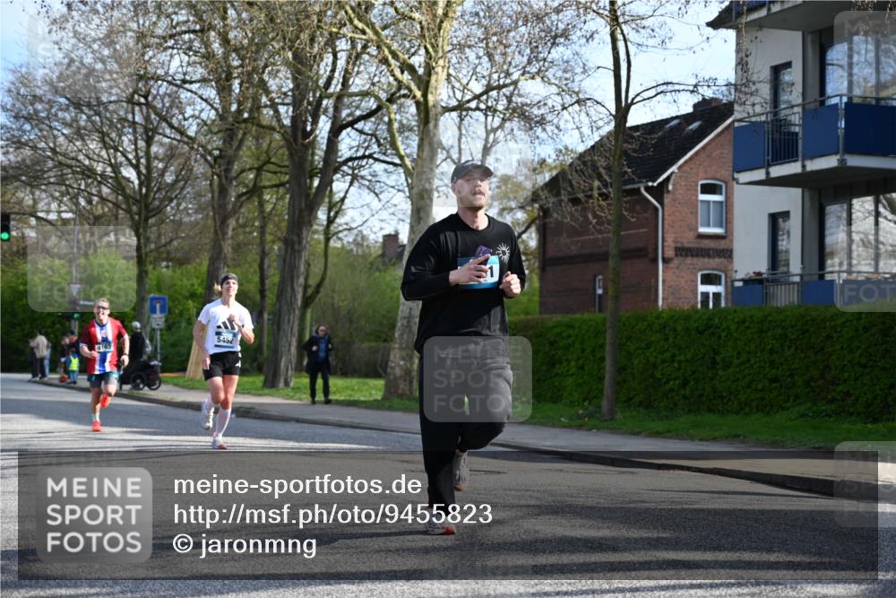 12.04.2026 - 45. Internationalen Wilhelmsburger Insellauf J. Mangold http://msf.ph/oto/9455823 12.04.2026 10:28:16 Ziel 2265, 5473, 4163, 4214, 2022, 4068, 4294, 2851, 5452, 4995, 5833, 3904, 4994, 4831, 4831, 3141, 4883, 2979, 3585, 4154, 3473, 4075, 4144, 5316 meine-sportfotos.de
