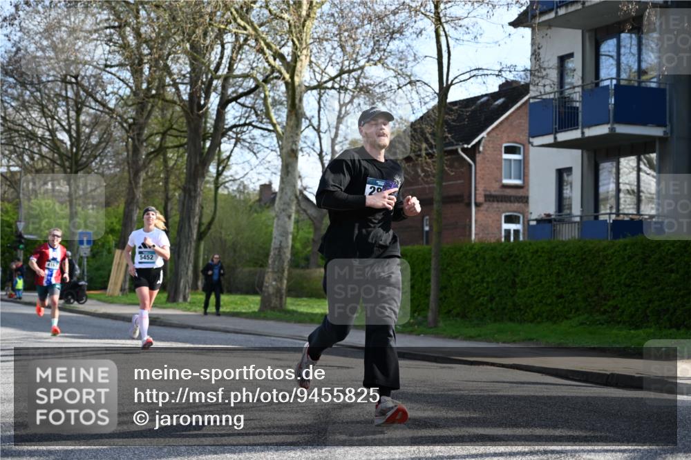 12.04.2026 - 45. Internationalen Wilhelmsburger Insellauf J. Mangold http://msf.ph/oto/9455825 12.04.2026 10:28:16 Ziel 2265, 5473, 4163, 4214, 2022, 4068, 4294, 2851, 5452, 4995, 5833, 3904, 4994, 4831, 4831, 3141, 4883, 2979, 3585, 4154, 3473, 4075, 4144, 5316 meine-sportfotos.de
