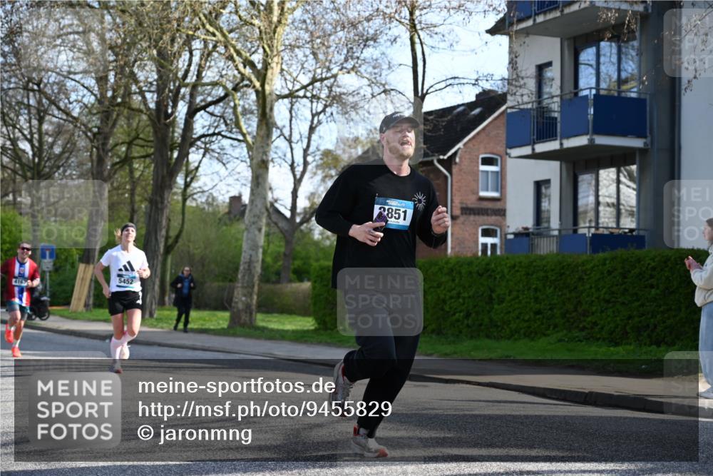 12.04.2026 - 45. Internationalen Wilhelmsburger Insellauf J. Mangold http://msf.ph/oto/9455829 12.04.2026 10:28:16 Ziel 2265, 5473, 4163, 4214, 2022, 4068, 4294, 2851, 5452, 4995, 5833, 3904, 4994, 4831, 4831, 3141, 4883, 2979, 3585, 4154, 3473, 4075, 4144, 5316 meine-sportfotos.de