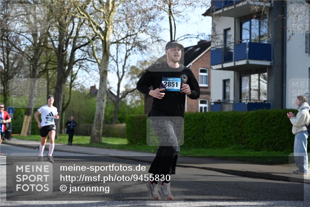 12.04.2026 - 45. Internationalen Wilhelmsburger Insellauf J. Mangold http://msf.ph/oto/9455830 12.04.2026 10:28:16 Ziel 2265, 5473, 4163, 4214, 2022, 4068, 4294, 2851, 5452, 4995, 5833, 3904, 4994, 4831, 4831, 3141, 4883, 2979, 3585, 4154, 3473, 4075, 4144, 5316 meine-sportfotos.de
