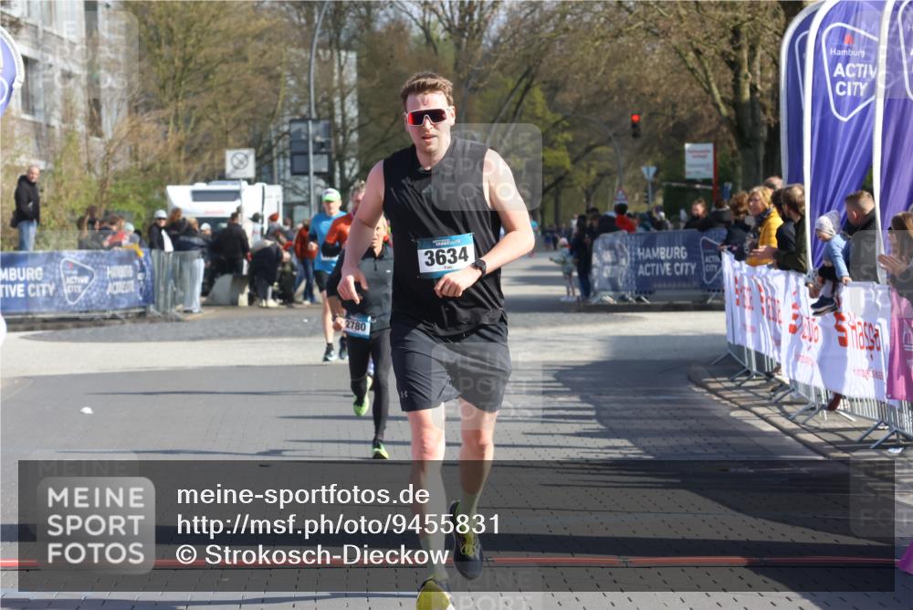 12.04.2026 - 45. Internationalen Wilhelmsburger Insellauf Strokosch-Dieckow http://msf.ph/oto/9455831 12.04.2026 10:31:54 Ziel 3584, 3619, 3634, 2780 meine-sportfotos.de
