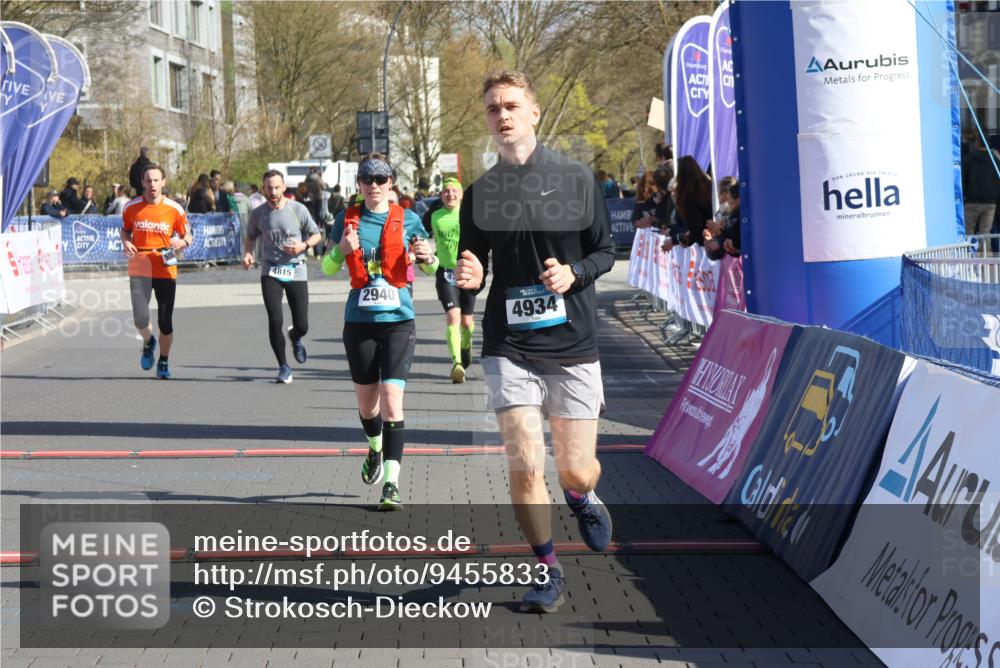 12.04.2026 - 45. Internationalen Wilhelmsburger Insellauf Strokosch-Dieckow http://msf.ph/oto/9455833 12.04.2026 10:44:55 Ziel 3662, 2911, 4934, 2940, 4815, 4758, 5009, 4906 meine-sportfotos.de