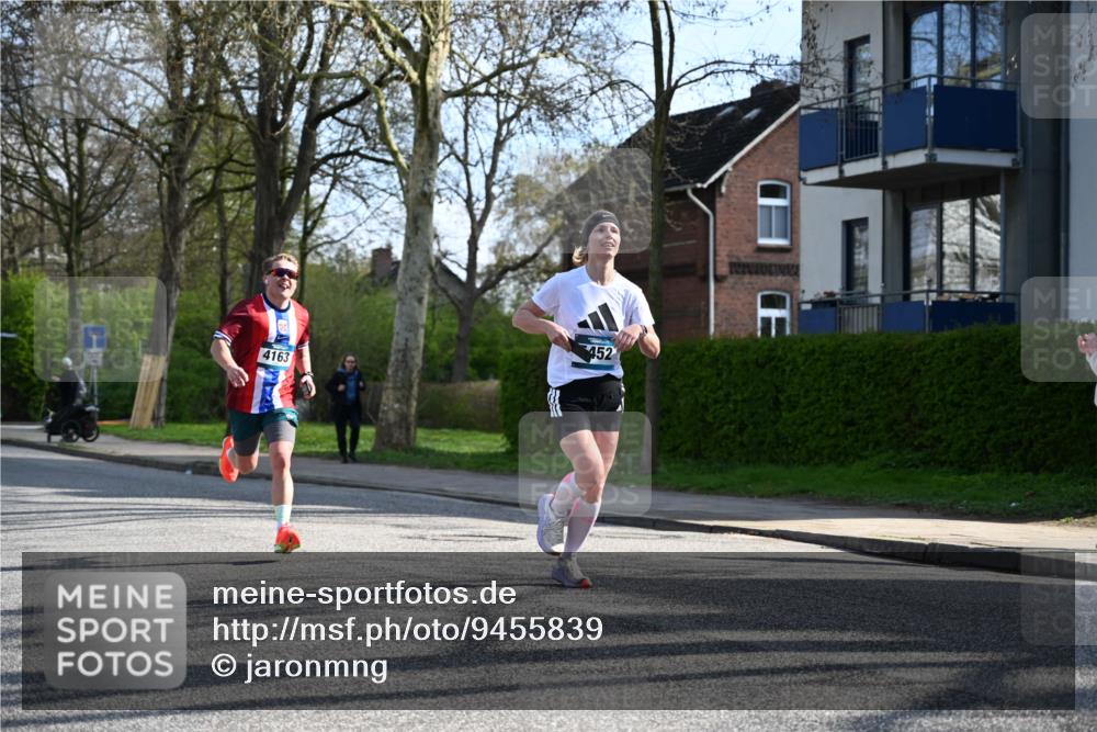 12.04.2026 - 45. Internationalen Wilhelmsburger Insellauf J. Mangold http://msf.ph/oto/9455839 12.04.2026 10:28:18 Ziel 5473, 4163, 4214, 2022, 4068, 4294, 2851, 5452, 4995, 5833, 3904, 4994, 4831, 3141, 4883, 3141, 4883, 2979, 3585, 4154, 3473, 4075, 4075, 4144, 5316 meine-sportfotos.de