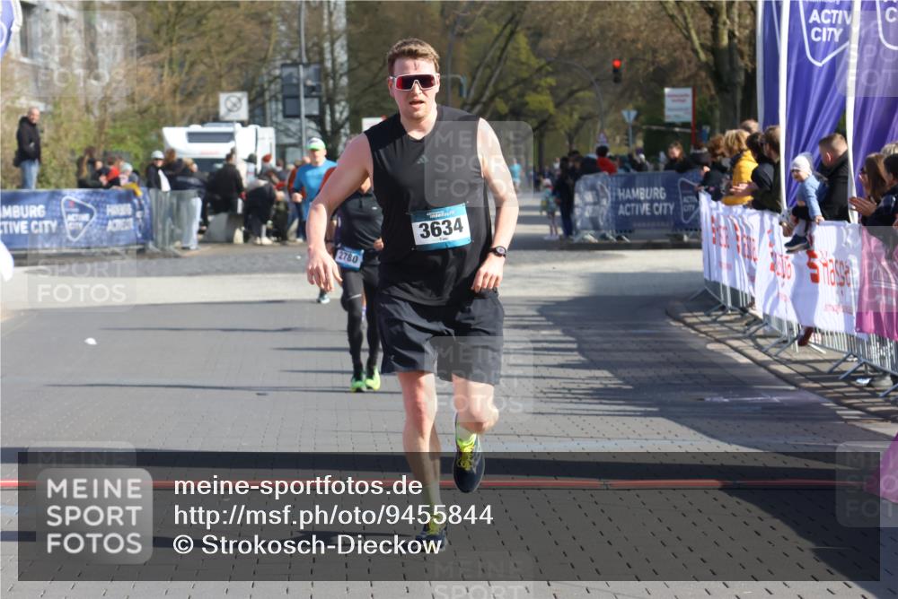 12.04.2026 - 45. Internationalen Wilhelmsburger Insellauf Strokosch-Dieckow http://msf.ph/oto/9455844 12.04.2026 10:31:54 Ziel 3584, 3619, 3634, 2780 meine-sportfotos.de
