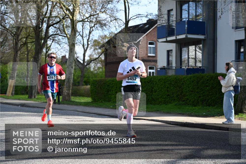 12.04.2026 - 45. Internationalen Wilhelmsburger Insellauf J. Mangold http://msf.ph/oto/9455845 12.04.2026 10:28:18 Ziel 5473, 4163, 4214, 2022, 4068, 4294, 2851, 5452, 4995, 5833, 3904, 4994, 4831, 3141, 4883, 3141, 4883, 2979, 3585, 4154, 3473, 4075, 4075, 4144, 5316 meine-sportfotos.de