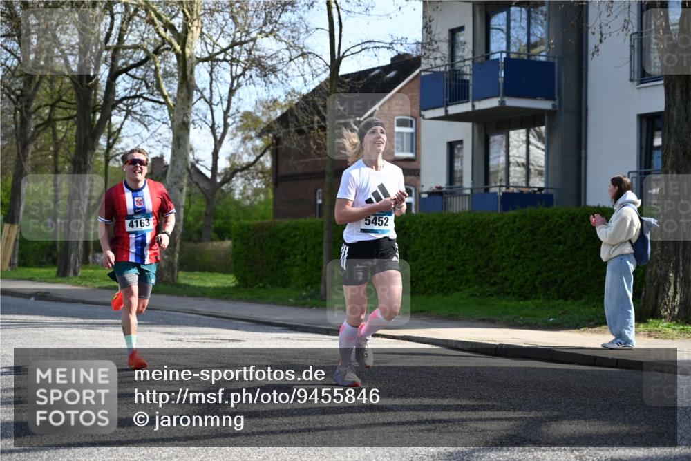 12.04.2026 - 45. Internationalen Wilhelmsburger Insellauf J. Mangold http://msf.ph/oto/9455846 12.04.2026 10:28:18 Ziel 5473, 4163, 4214, 2022, 4068, 4294, 2851, 5452, 4995, 5833, 3904, 4994, 4831, 3141, 4883, 3141, 4883, 2979, 3585, 4154, 3473, 4075, 4075, 4144, 5316 meine-sportfotos.de