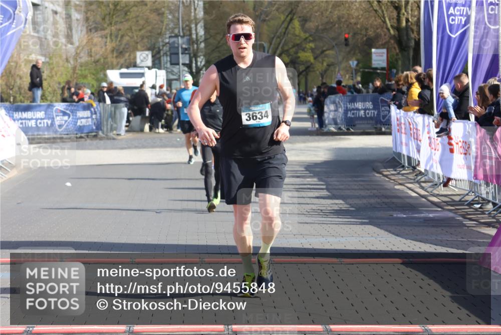 12.04.2026 - 45. Internationalen Wilhelmsburger Insellauf Strokosch-Dieckow http://msf.ph/oto/9455848 12.04.2026 10:31:54 Ziel 3584, 3619, 3634, 2780 meine-sportfotos.de
