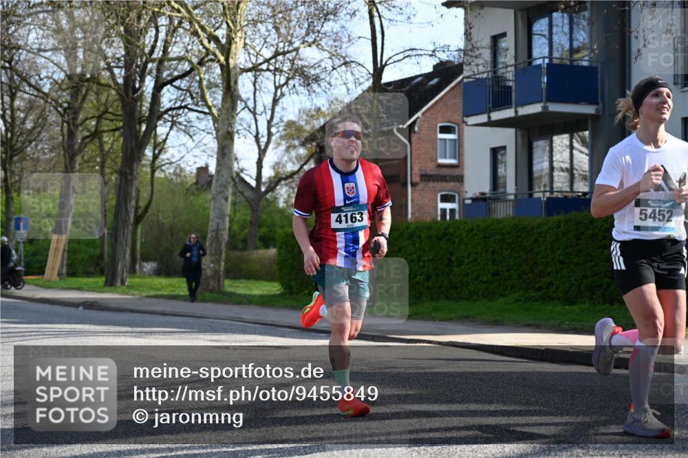 12.04.2026 - 45. Internationalen Wilhelmsburger Insellauf J. Mangold http://msf.ph/oto/9455849 12.04.2026 10:28:19 Ziel 5473, 4163, 4214, 2022, 4068, 4294, 2851, 5452, 4995, 5833, 3904, 4994, 4831, 3141, 4883, 2979, 3585, 4154, 3473, 4075, 4144, 5316 meine-sportfotos.de