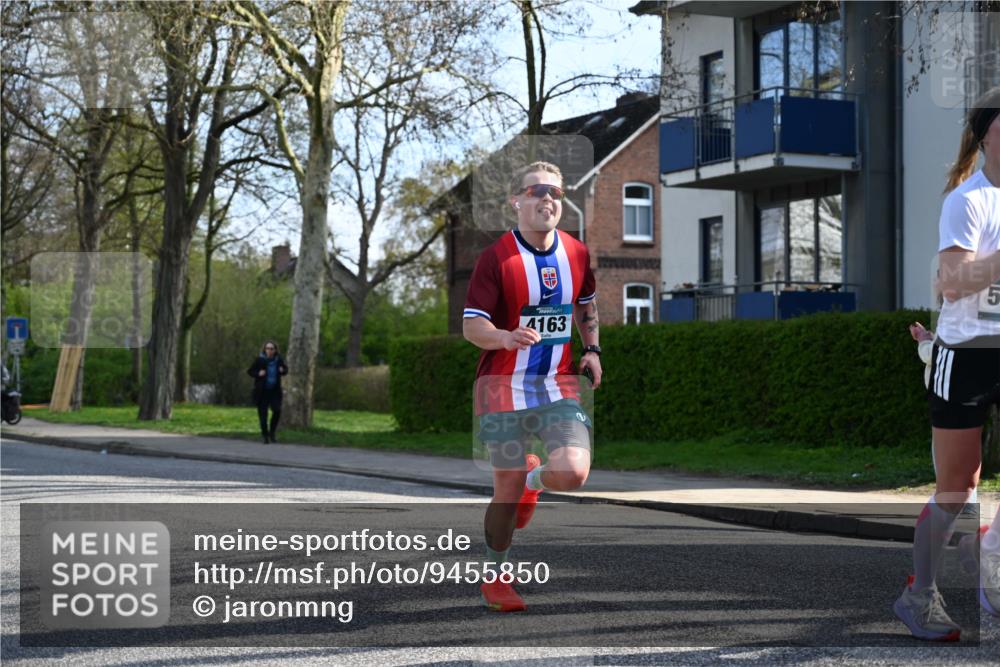 12.04.2026 - 45. Internationalen Wilhelmsburger Insellauf J. Mangold http://msf.ph/oto/9455850 12.04.2026 10:28:19 Ziel 5473, 4163, 4214, 2022, 4068, 4294, 2851, 5452, 4995, 5833, 3904, 4994, 4831, 3141, 4883, 2979, 3585, 4154, 3473, 4075, 4144, 5316 meine-sportfotos.de