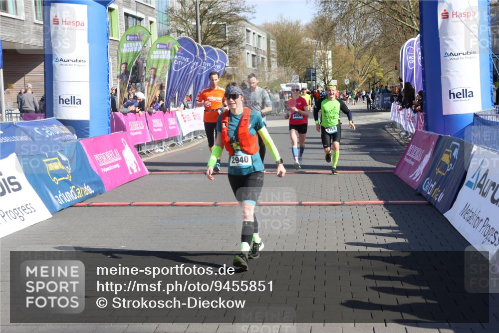 12.04.2026 - 45. Internationalen Wilhelmsburger Insellauf Strokosch-Dieckow http://msf.ph/oto/9455851 12.04.2026 10:44:57 Ziel 2911, 4934, 2940, 4815, 4758, 5009, 4906 meine-sportfotos.de