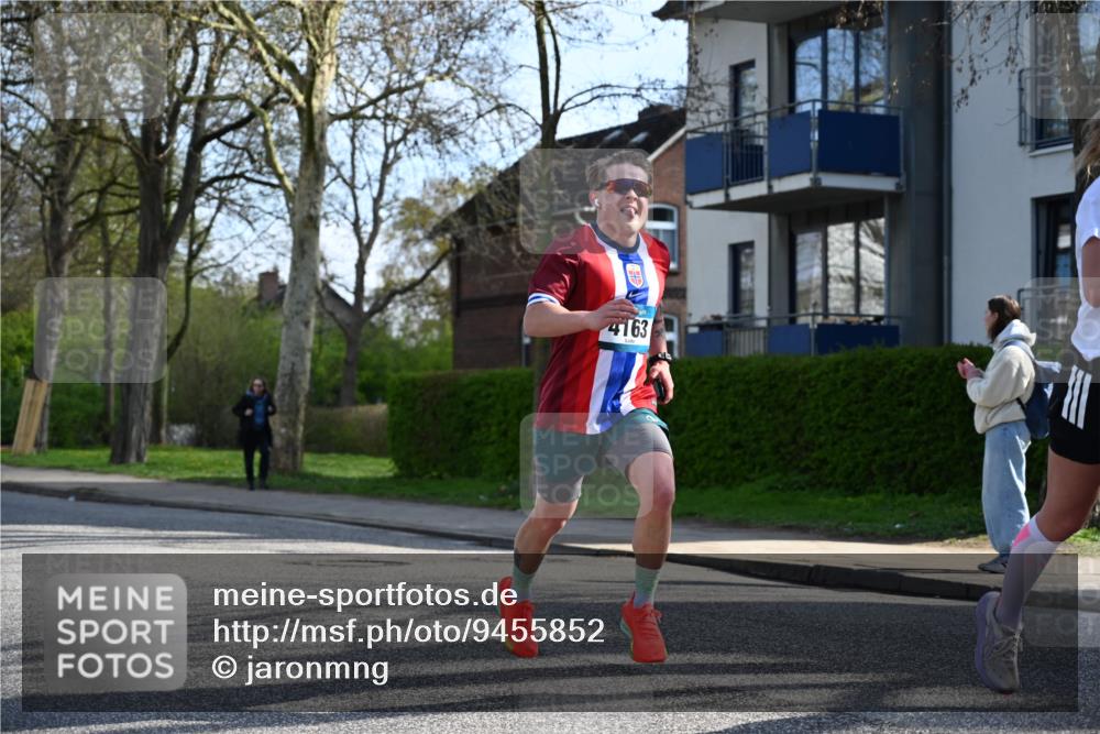 12.04.2026 - 45. Internationalen Wilhelmsburger Insellauf J. Mangold http://msf.ph/oto/9455852 12.04.2026 10:28:19 Ziel 5473, 4163, 4214, 2022, 4068, 4294, 2851, 5452, 4995, 5833, 3904, 4994, 4831, 3141, 4883, 2979, 3585, 4154, 3473, 4075, 4144, 5316 meine-sportfotos.de
