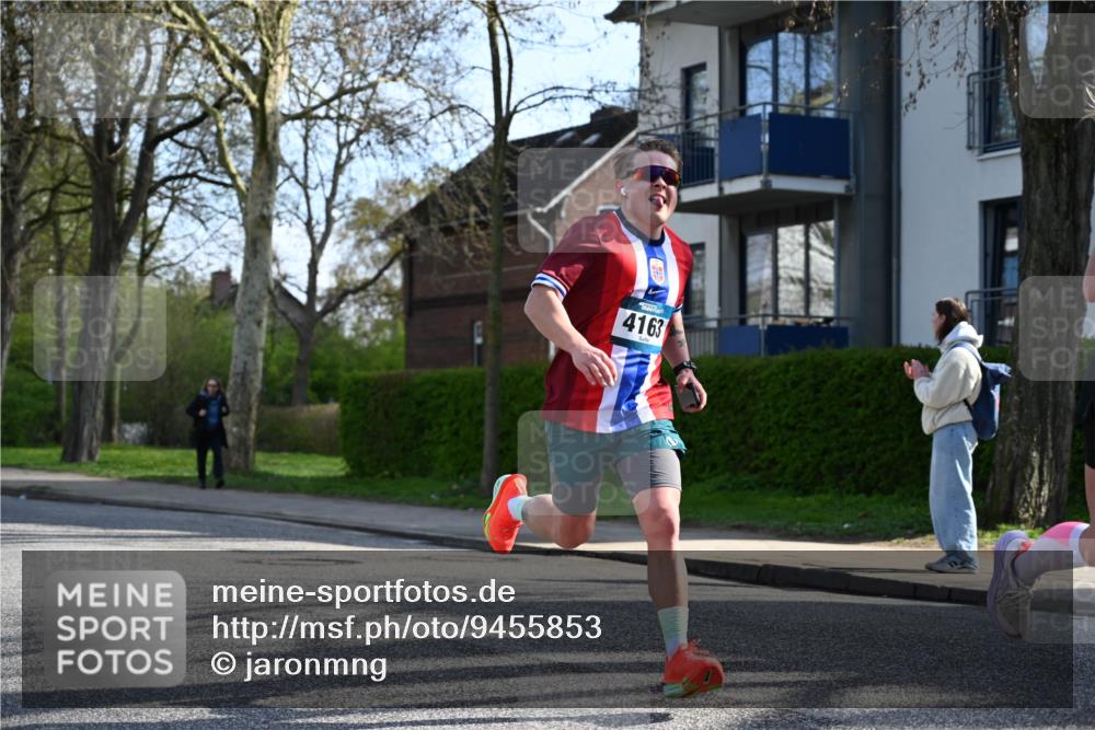 12.04.2026 - 45. Internationalen Wilhelmsburger Insellauf J. Mangold http://msf.ph/oto/9455853 12.04.2026 10:28:19 Ziel 5473, 4163, 4214, 2022, 4068, 4294, 2851, 5452, 4995, 5833, 3904, 4994, 4831, 3141, 4883, 2979, 3585, 4154, 3473, 4075, 4144, 5316 meine-sportfotos.de