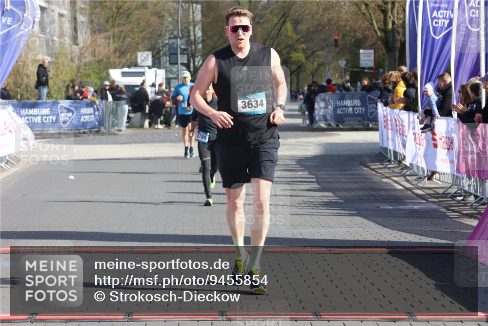 12.04.2026 - 45. Internationalen Wilhelmsburger Insellauf Strokosch-Dieckow http://msf.ph/oto/9455854 12.04.2026 10:31:54 Ziel 3584, 3619, 3634, 2780 meine-sportfotos.de
