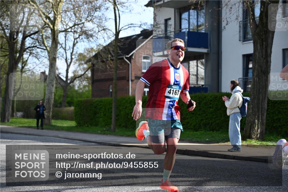 12.04.2026 - 45. Internationalen Wilhelmsburger Insellauf J. Mangold http://msf.ph/oto/9455855 12.04.2026 10:28:19 Ziel 5473, 4163, 4214, 2022, 4068, 4294, 2851, 5452, 4995, 5833, 3904, 4994, 4831, 3141, 4883, 2979, 3585, 4154, 3473, 4075, 4144, 5316 meine-sportfotos.de