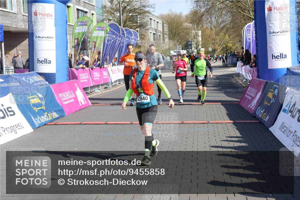12.04.2026 - 45. Internationalen Wilhelmsburger Insellauf Strokosch-Dieckow http://msf.ph/oto/9455858 12.04.2026 10:44:57 Ziel 2911, 4934, 2940, 4815, 4758, 5009, 4906 meine-sportfotos.de