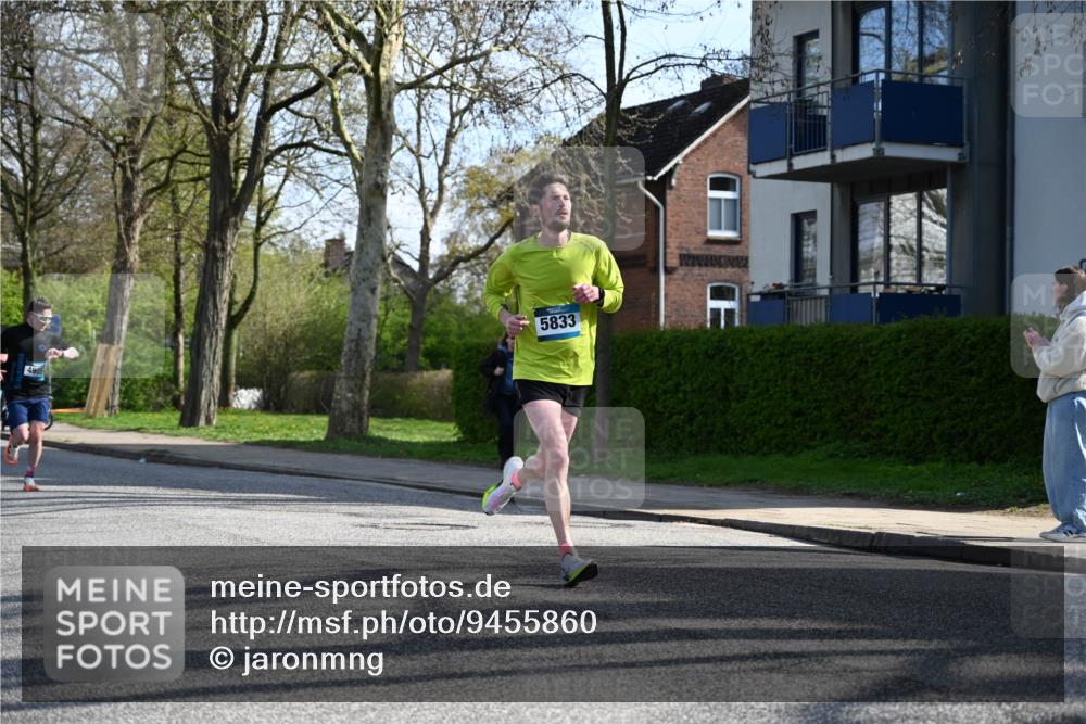12.04.2026 - 45. Internationalen Wilhelmsburger Insellauf J. Mangold http://msf.ph/oto/9455860 12.04.2026 10:28:24 Ziel 2851, 5452, 4995, 5833, 3904, 4994, 4831, 3141, 4883, 2979, 3585, 4154, 3473, 4075, 4144, 5316, 3514, 2793 meine-sportfotos.de