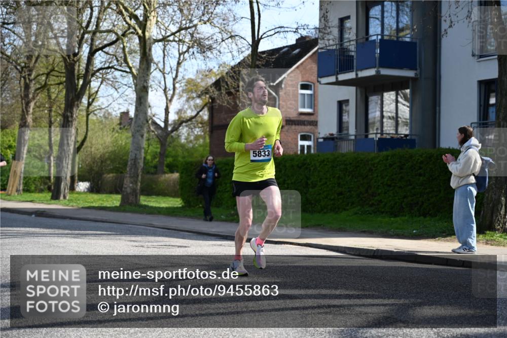 12.04.2026 - 45. Internationalen Wilhelmsburger Insellauf J. Mangold http://msf.ph/oto/9455863 12.04.2026 10:28:25 Ziel 2851, 5452, 4995, 5833, 3904, 4994, 4831, 3141, 4883, 2979, 3585, 4154, 3473, 4075, 4144, 5316, 3514, 2793 meine-sportfotos.de