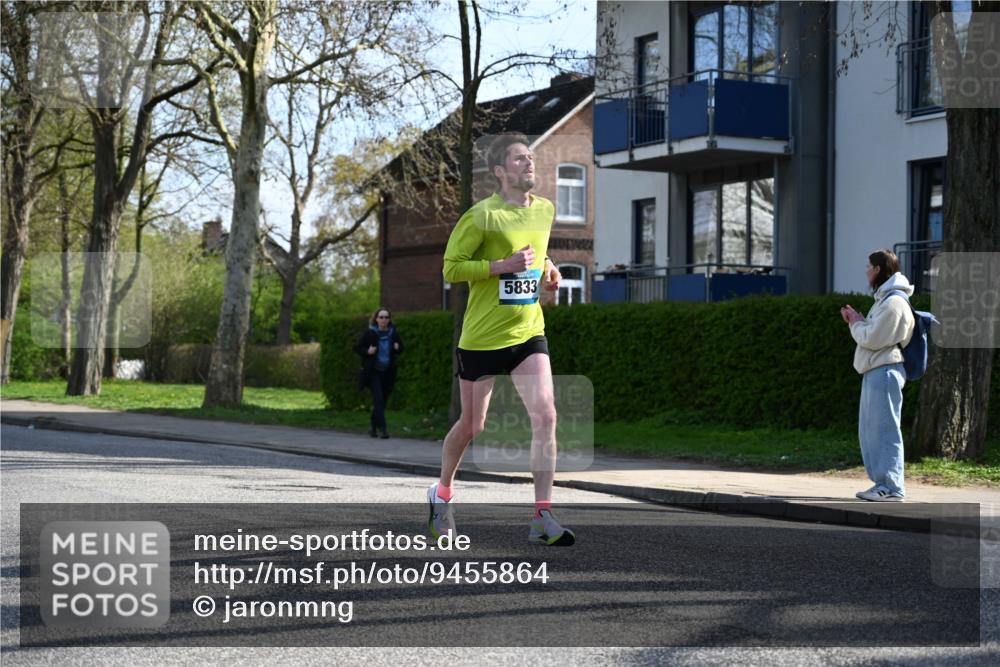 12.04.2026 - 45. Internationalen Wilhelmsburger Insellauf J. Mangold http://msf.ph/oto/9455864 12.04.2026 10:28:25 Ziel 2851, 5452, 4995, 5833, 3904, 4994, 4831, 3141, 4883, 2979, 3585, 4154, 3473, 4075, 4144, 5316, 3514, 2793 meine-sportfotos.de