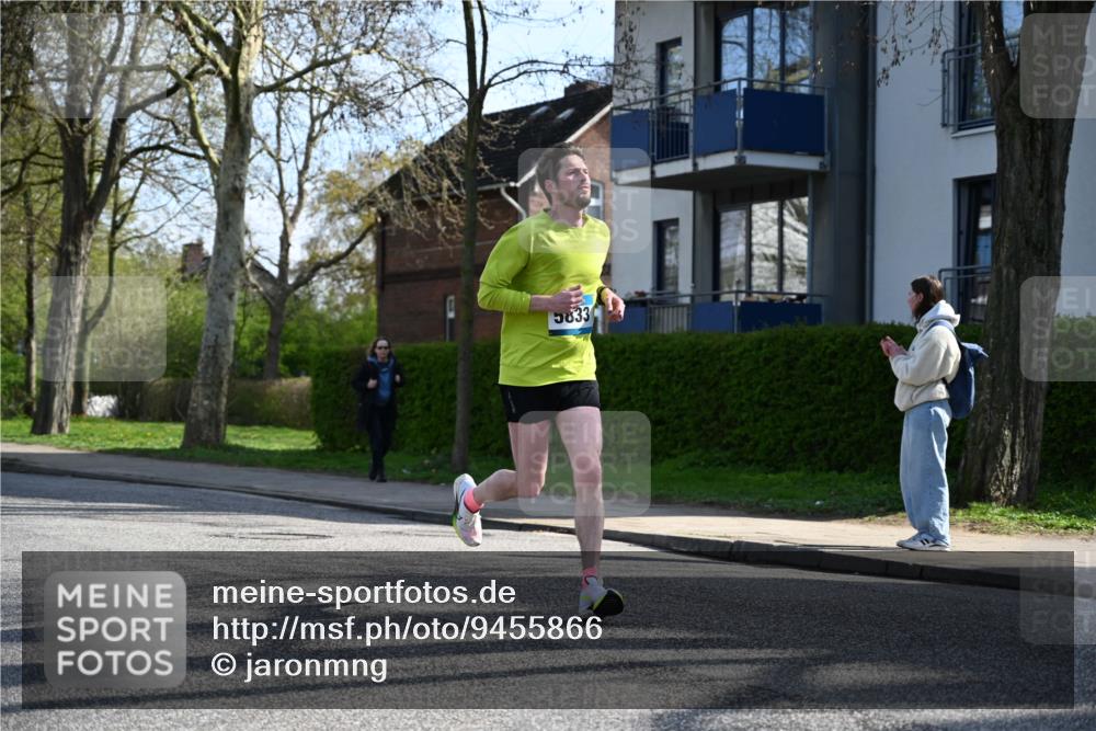 12.04.2026 - 45. Internationalen Wilhelmsburger Insellauf J. Mangold http://msf.ph/oto/9455866 12.04.2026 10:28:25 Ziel 2851, 5452, 4995, 5833, 3904, 4994, 4831, 3141, 4883, 2979, 3585, 4154, 3473, 4075, 4144, 5316, 3514, 2793 meine-sportfotos.de