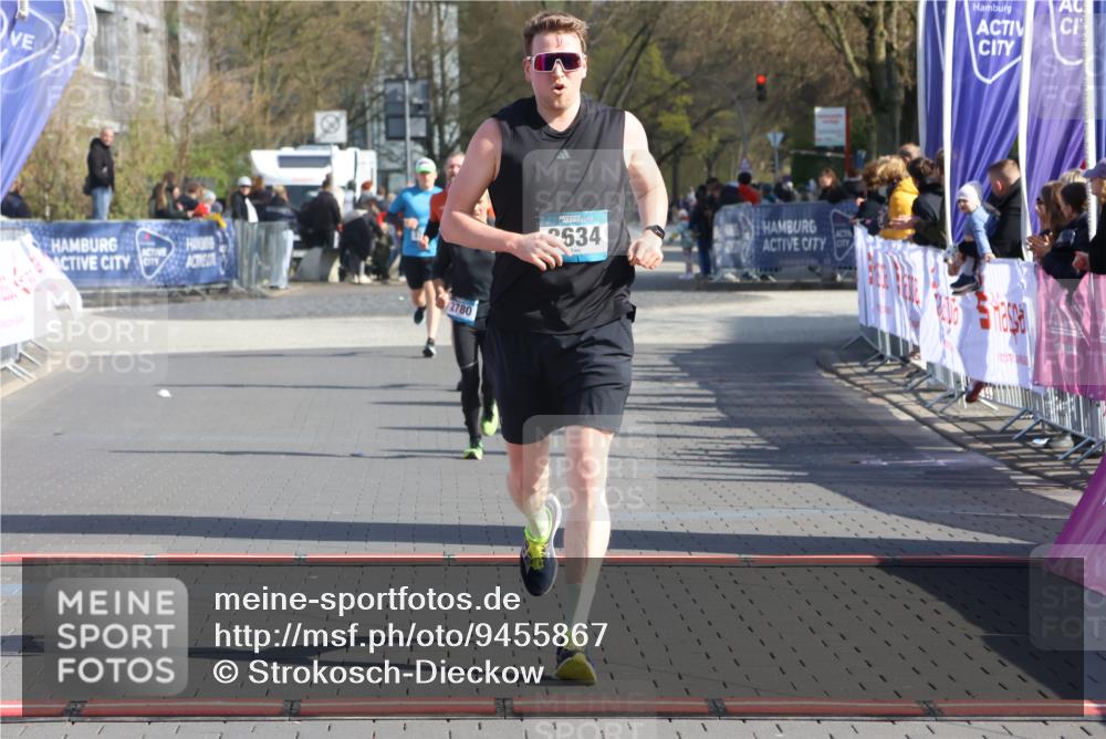 12.04.2026 - 45. Internationalen Wilhelmsburger Insellauf Strokosch-Dieckow http://msf.ph/oto/9455867 12.04.2026 10:31:55 Ziel 3619, 3634, 2780 meine-sportfotos.de