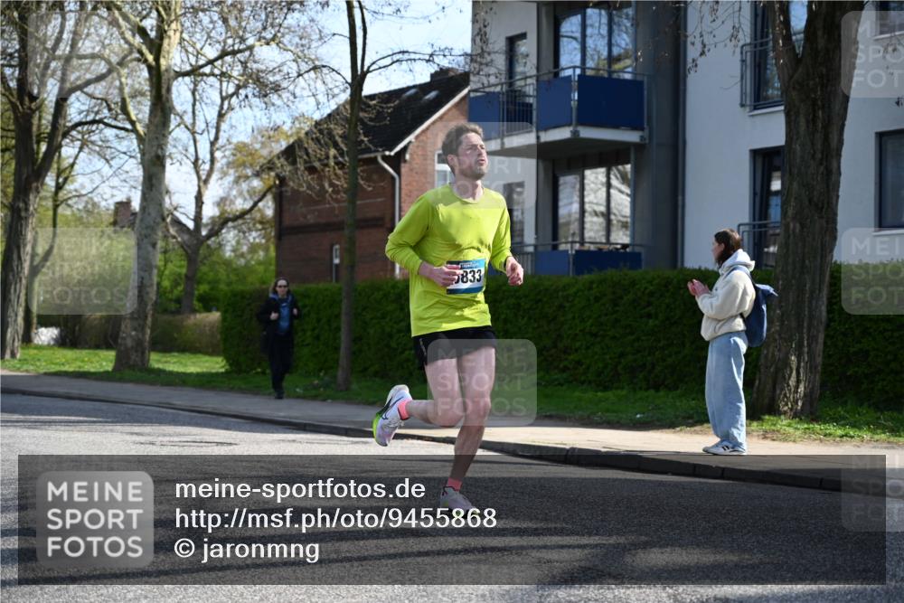 12.04.2026 - 45. Internationalen Wilhelmsburger Insellauf J. Mangold http://msf.ph/oto/9455868 12.04.2026 10:28:25 Ziel 2851, 5452, 4995, 5833, 3904, 4994, 4831, 3141, 4883, 2979, 3585, 4154, 3473, 4075, 4144, 5316, 3514, 2793 meine-sportfotos.de