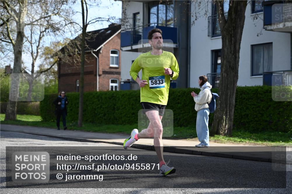 12.04.2026 - 45. Internationalen Wilhelmsburger Insellauf J. Mangold http://msf.ph/oto/9455871 12.04.2026 10:28:25 Ziel 2851, 5452, 4995, 5833, 3904, 4994, 4831, 3141, 4883, 2979, 3585, 4154, 3473, 4075, 4144, 5316, 3514, 2793 meine-sportfotos.de