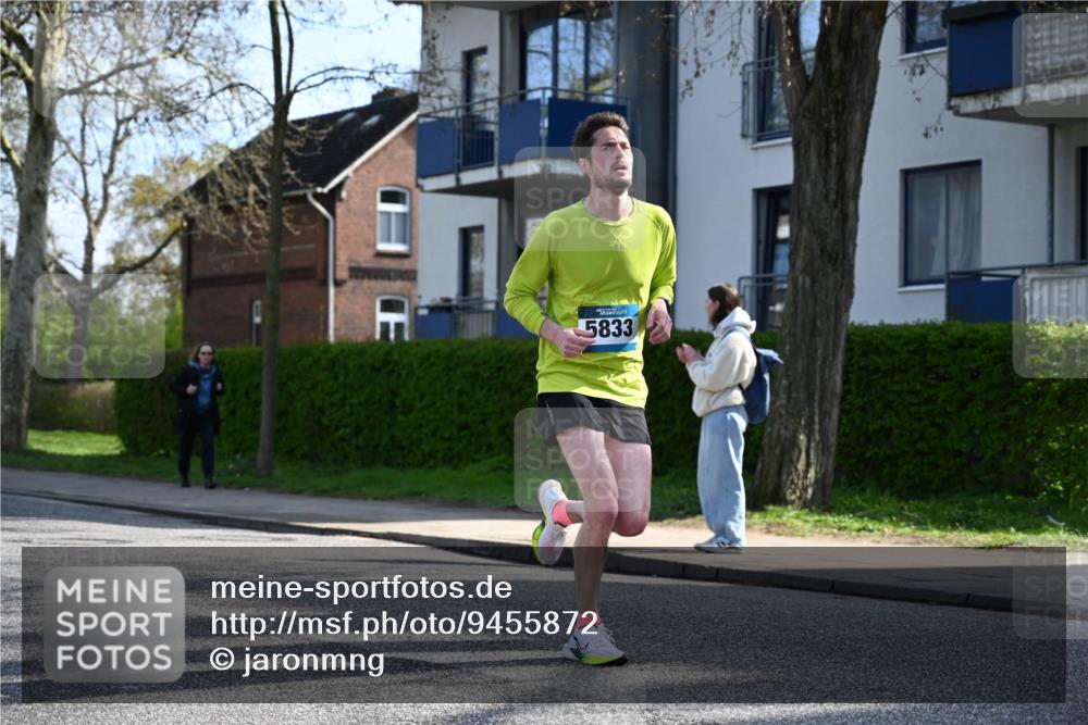12.04.2026 - 45. Internationalen Wilhelmsburger Insellauf J. Mangold http://msf.ph/oto/9455872 12.04.2026 10:28:25 Ziel 2851, 5452, 4995, 5833, 3904, 4994, 4831, 3141, 4883, 2979, 3585, 4154, 3473, 4075, 4144, 5316, 3514, 2793 meine-sportfotos.de